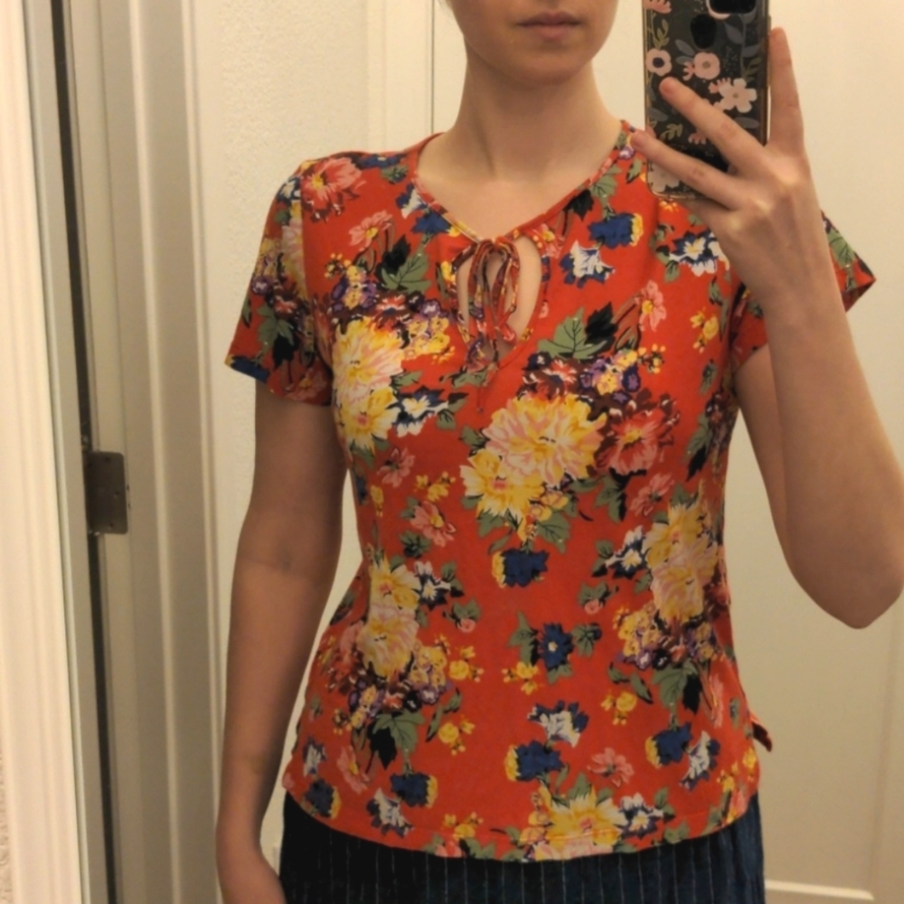 Anthropologie red floral keyhole relaxed fit shirt